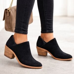 Vince Camuto Deadra Modern Western Minimalist Block Heel Comfort Bootie 6M